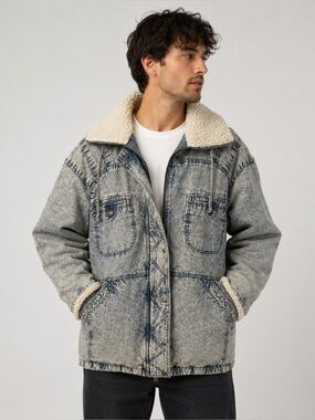 East West by the Panda Group Inc Vintage Acid Wash Denim Sherpa Jacket M